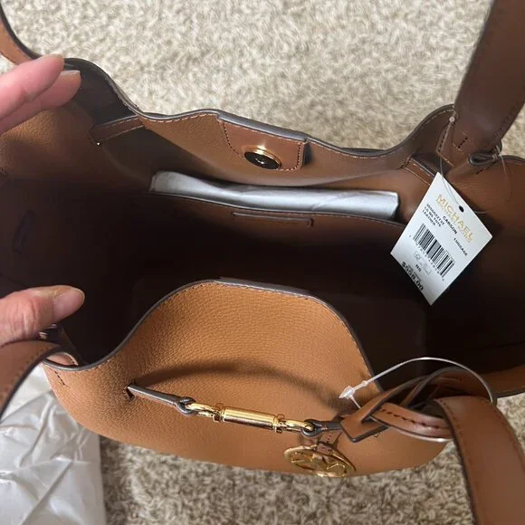 Micheal Kors Carson Large Pebbled Leather Tote Bag - Picture 4 of 7